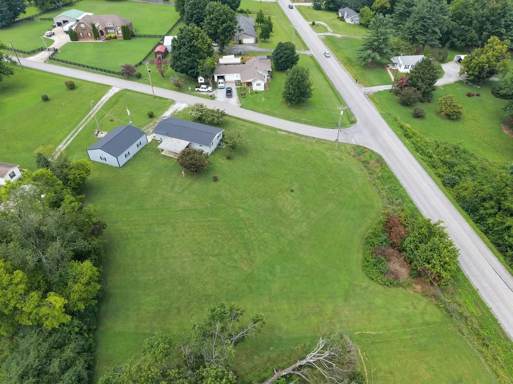 105 E Roberts Road Portland TN 37148