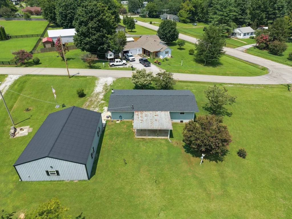 105 E Roberts Road Portland TN 37148