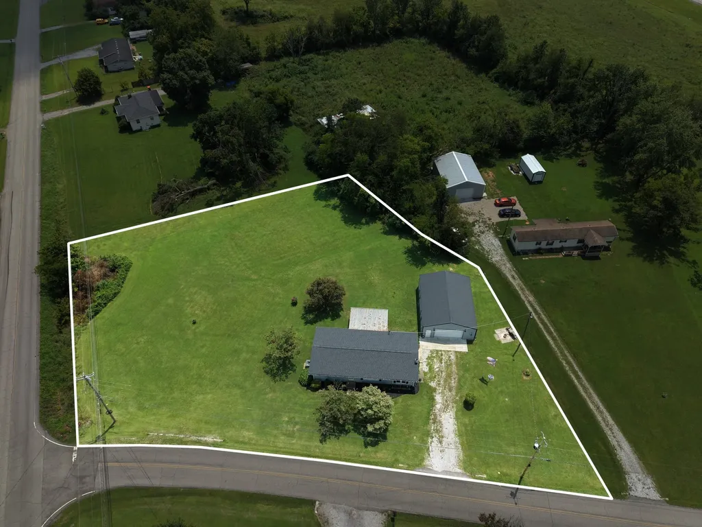 105 E Roberts Road Portland TN 37148
