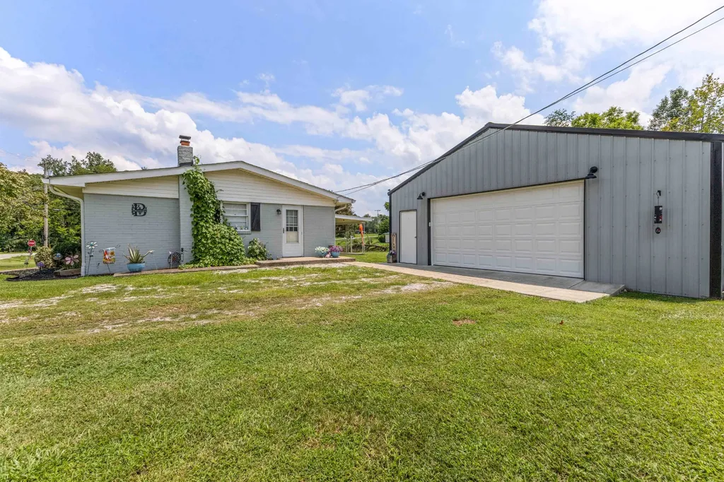 105 E Roberts Road Portland TN 37148
