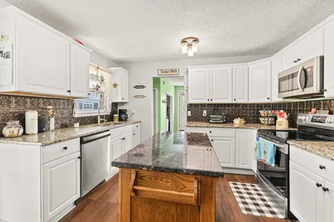 105 E Roberts Road Portland TN 37148