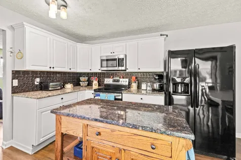 105 E Roberts Road Portland TN 37148