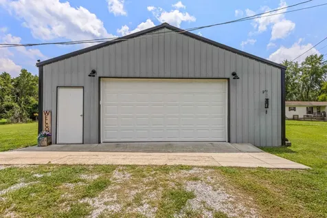 105 E Roberts Road Portland TN 37148