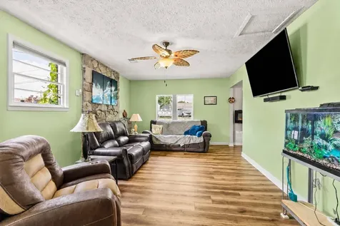 105 E Roberts Road Portland TN 37148