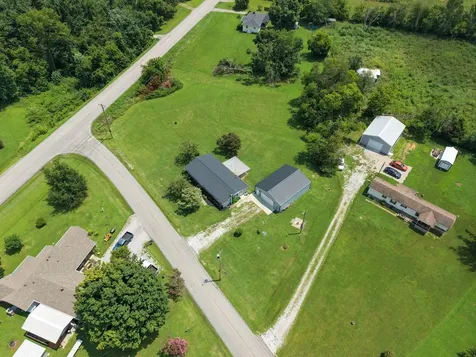 105 E Roberts Road Portland TN 37148