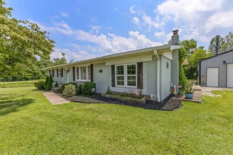105 E Roberts Road Portland TN 37148