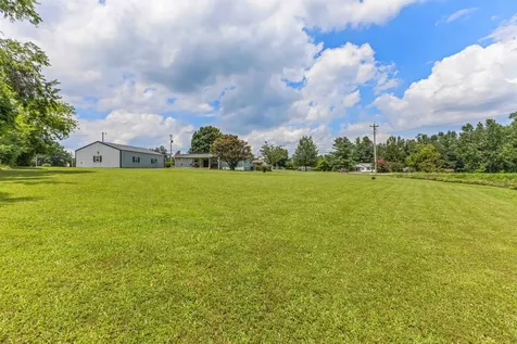 105 E Roberts Road Portland TN 37148