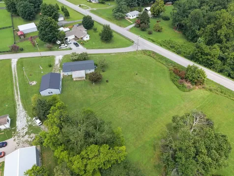 105 E Roberts Road Portland TN 37148