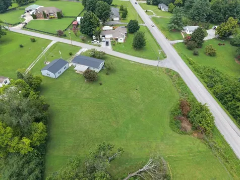 105 E Roberts Road Portland TN 37148