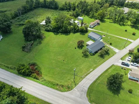 105 E Roberts Road Portland TN 37148