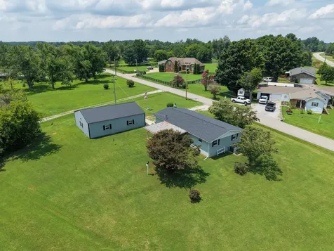 105 E Roberts Road Portland TN 37148