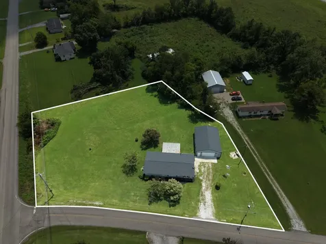 105 E Roberts Road Portland TN 37148
