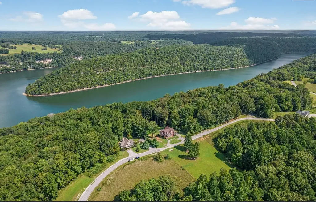 195 Summer Breeze Drive Smithville TN 37166