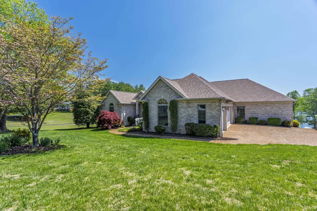 205 June Lane Spring City TN 37381