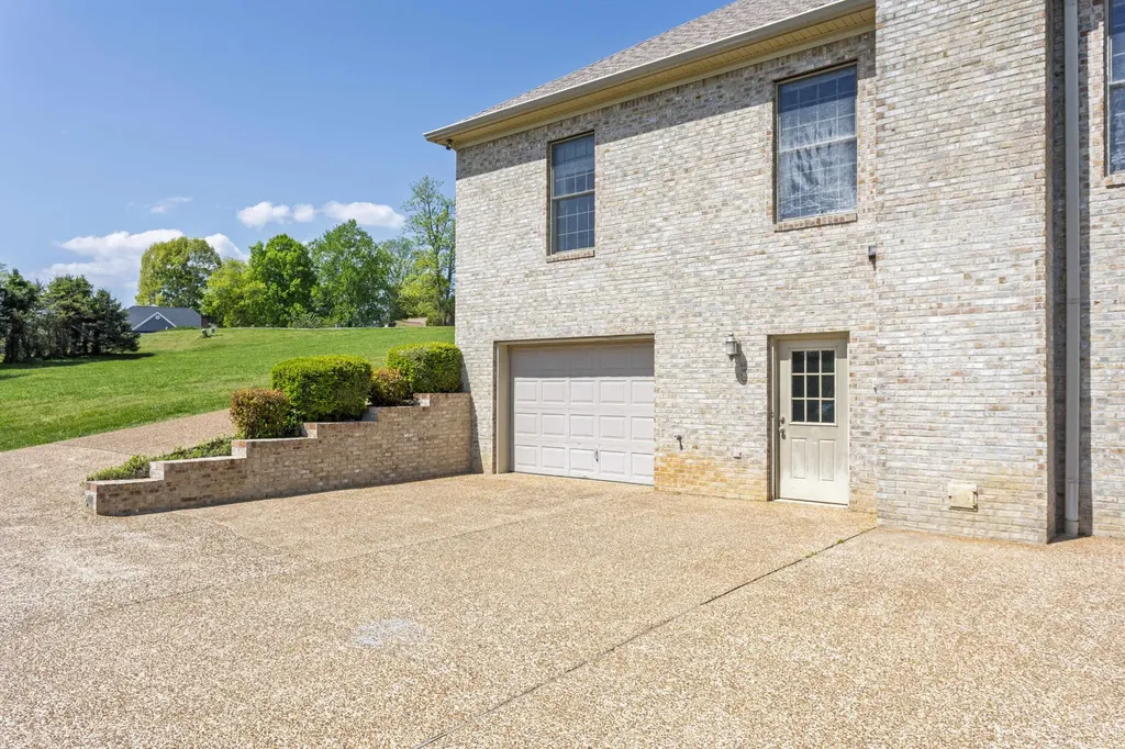 205 June Lane Spring City TN 37381