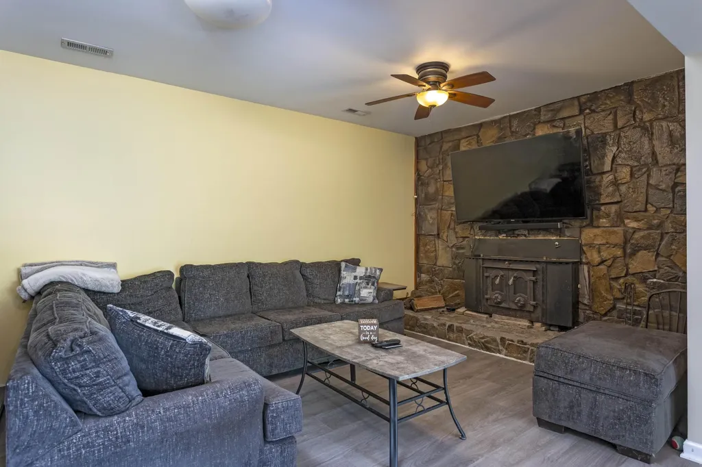 217 Roberts Road Spring City TN 37381