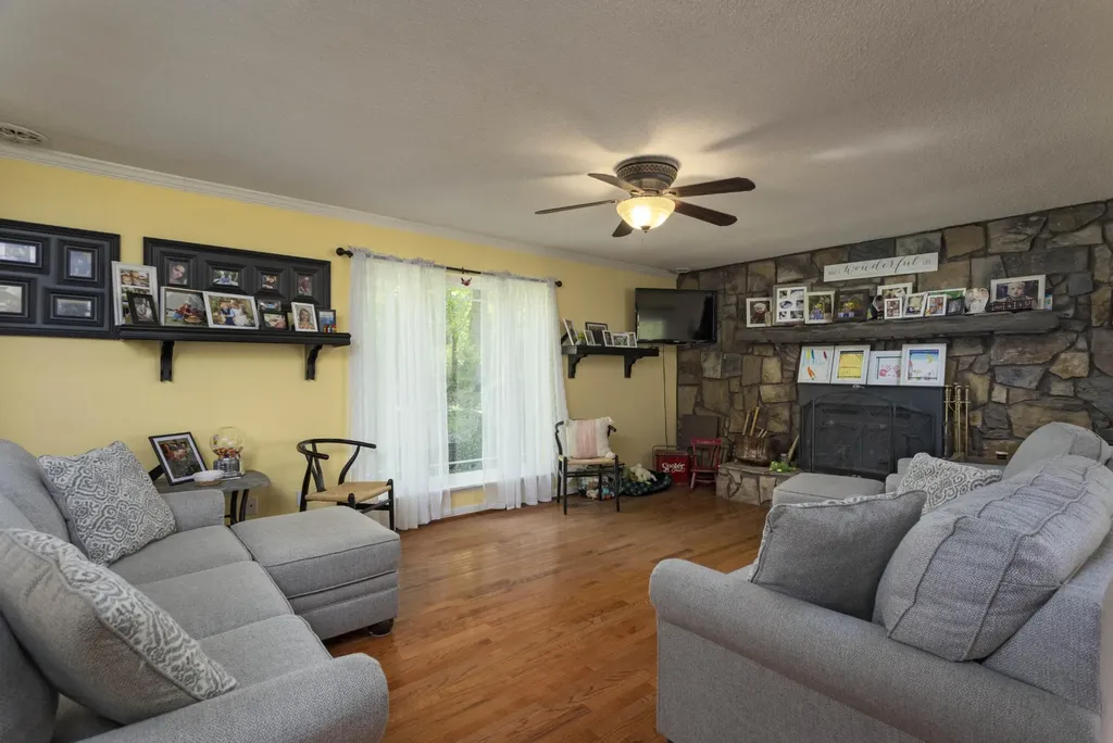217 Roberts Road Spring City TN 37381