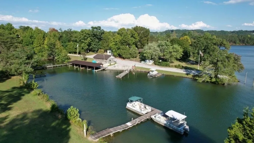 1093 Piney Point Road Spring City TN 37381