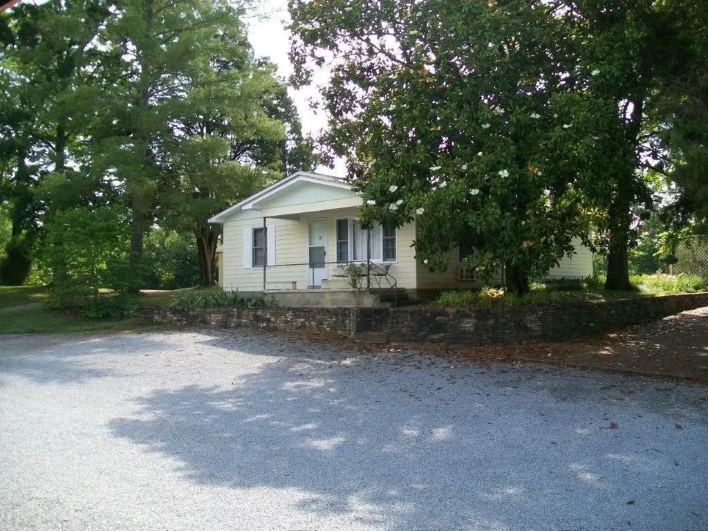 1093 Piney Point Road Spring City TN 37381