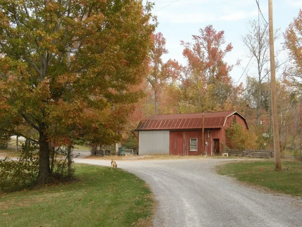 1093 Piney Point Road Spring City TN 37381