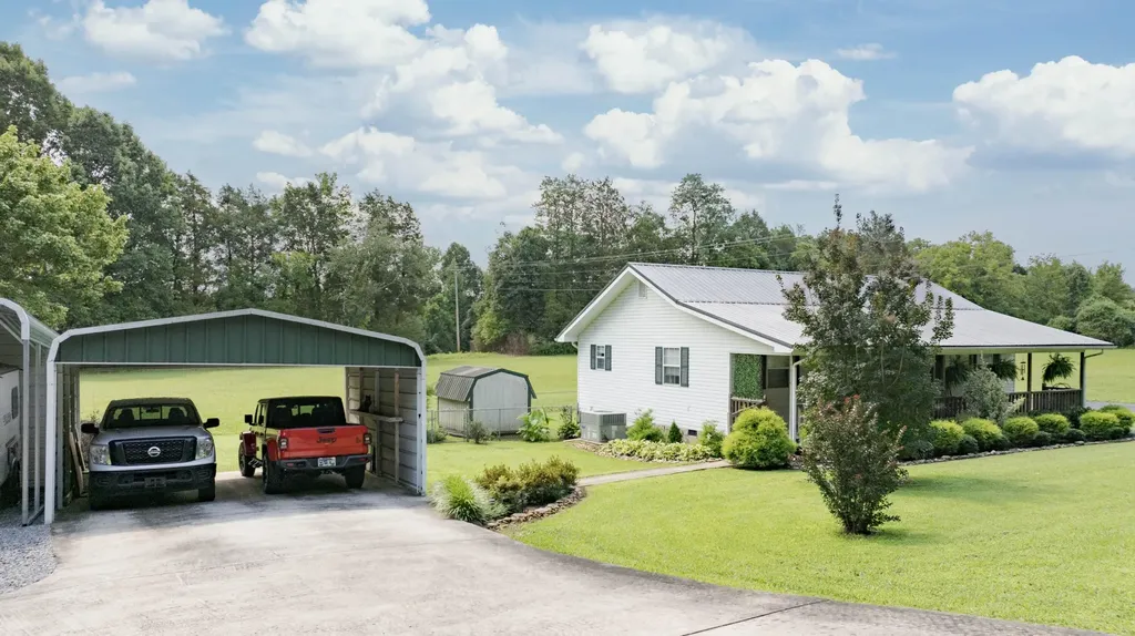 8664 Old Dixie Highway Spring City TN 37381