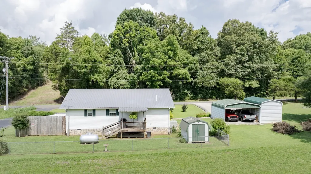 8664 Old Dixie Highway Spring City TN 37381