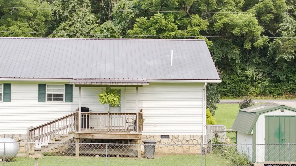 8664 Old Dixie Highway Spring City TN 37381