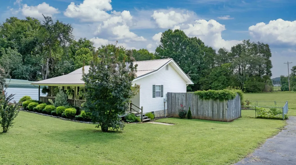 8664 Old Dixie Highway Spring City TN 37381