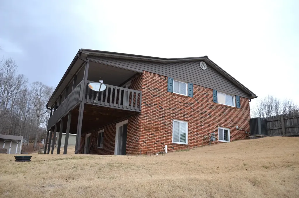 218 Lakeshore Court Spring City TN 37381