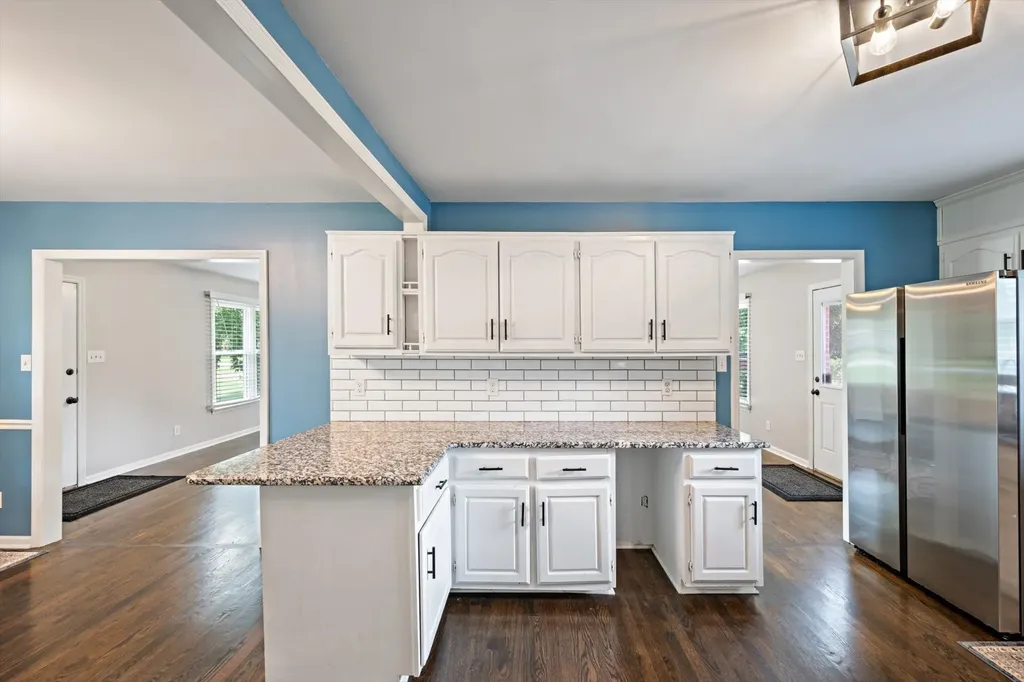 704 Redwood Circle Columbia TN 38401