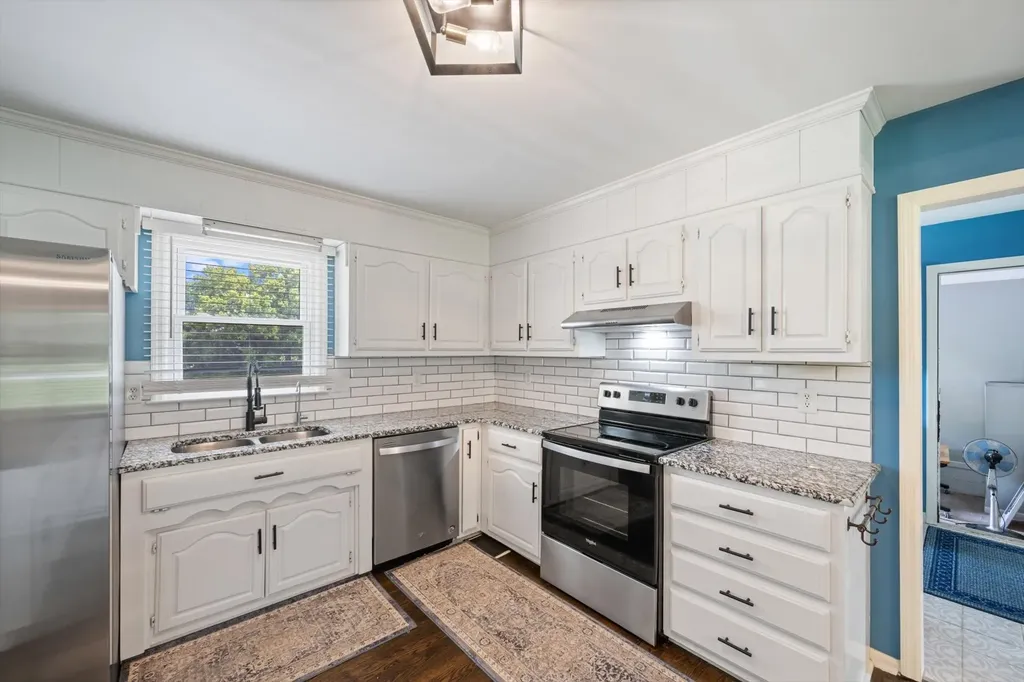 704 Redwood Circle Columbia TN 38401