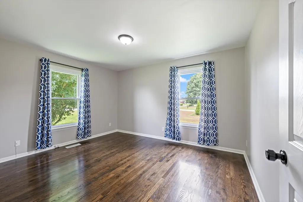 704 Redwood Circle Columbia TN 38401