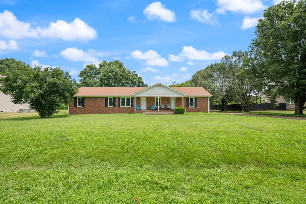 704 Redwood Circle Columbia TN 38401
