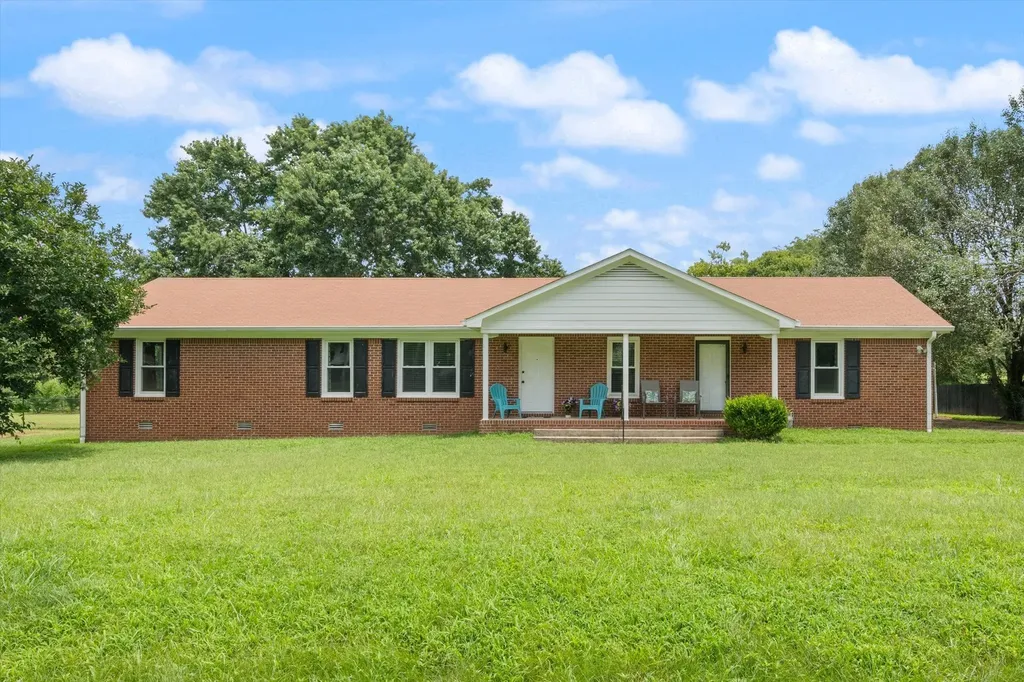 704 Redwood Circle Columbia TN 38401