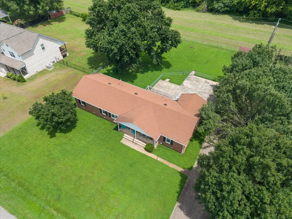 704 Redwood Circle Columbia TN 38401
