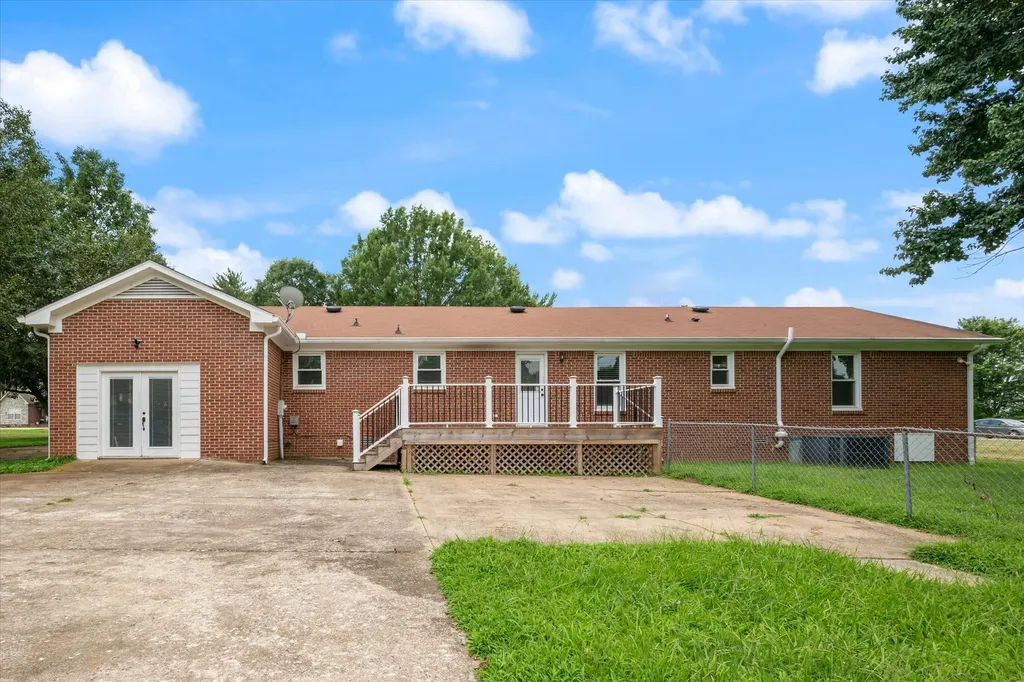 704 Redwood Circle Columbia TN 38401