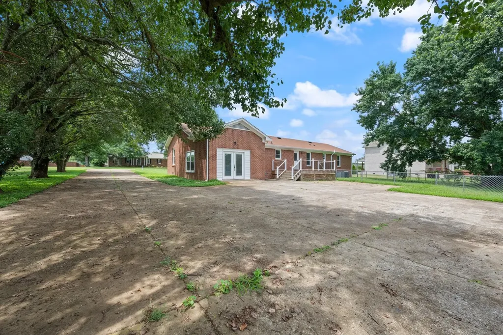 704 Redwood Circle Columbia TN 38401