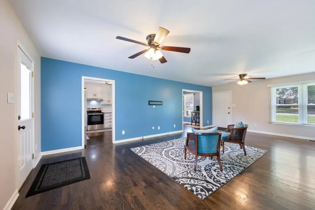 704 Redwood Circle Columbia TN 38401