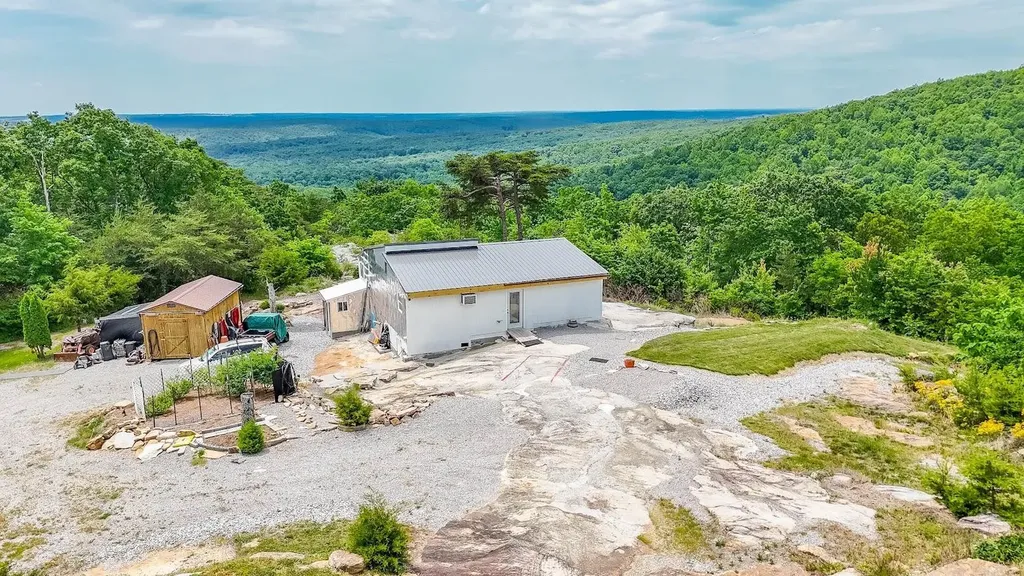 1407 Holloway Ridge Road Spring City TN 37381