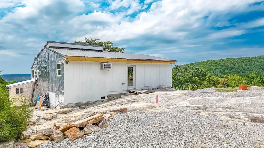 1407 Holloway Ridge Road Spring City TN 37381
