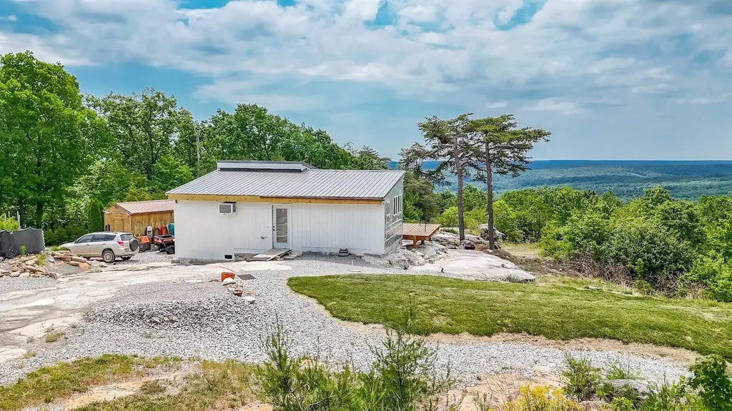 1407 Holloway Ridge Road Spring City TN 37381