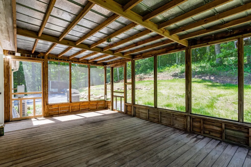 2479 Shut In Gap Road Spring City TN 37381