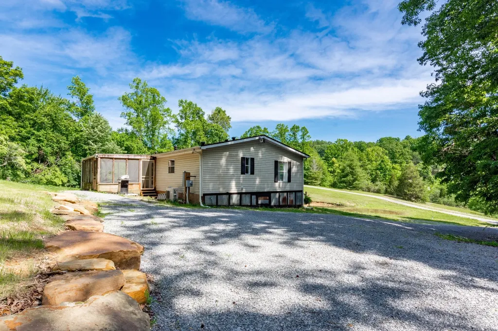 2479 Shut In Gap Road Spring City TN 37381