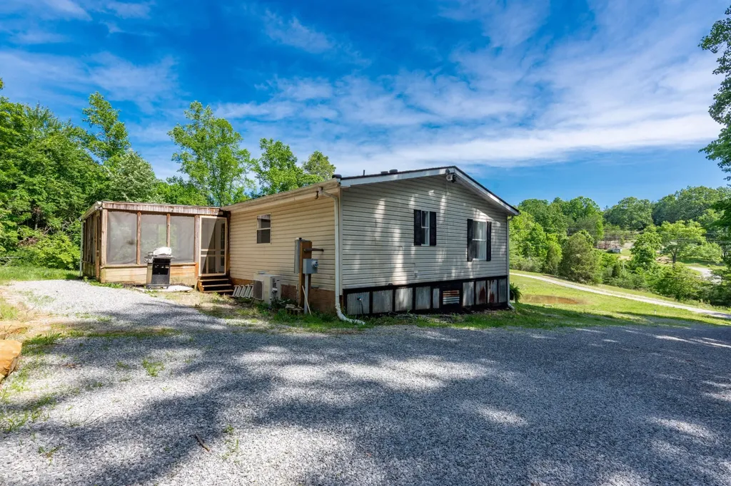 2479 Shut In Gap Road Spring City TN 37381