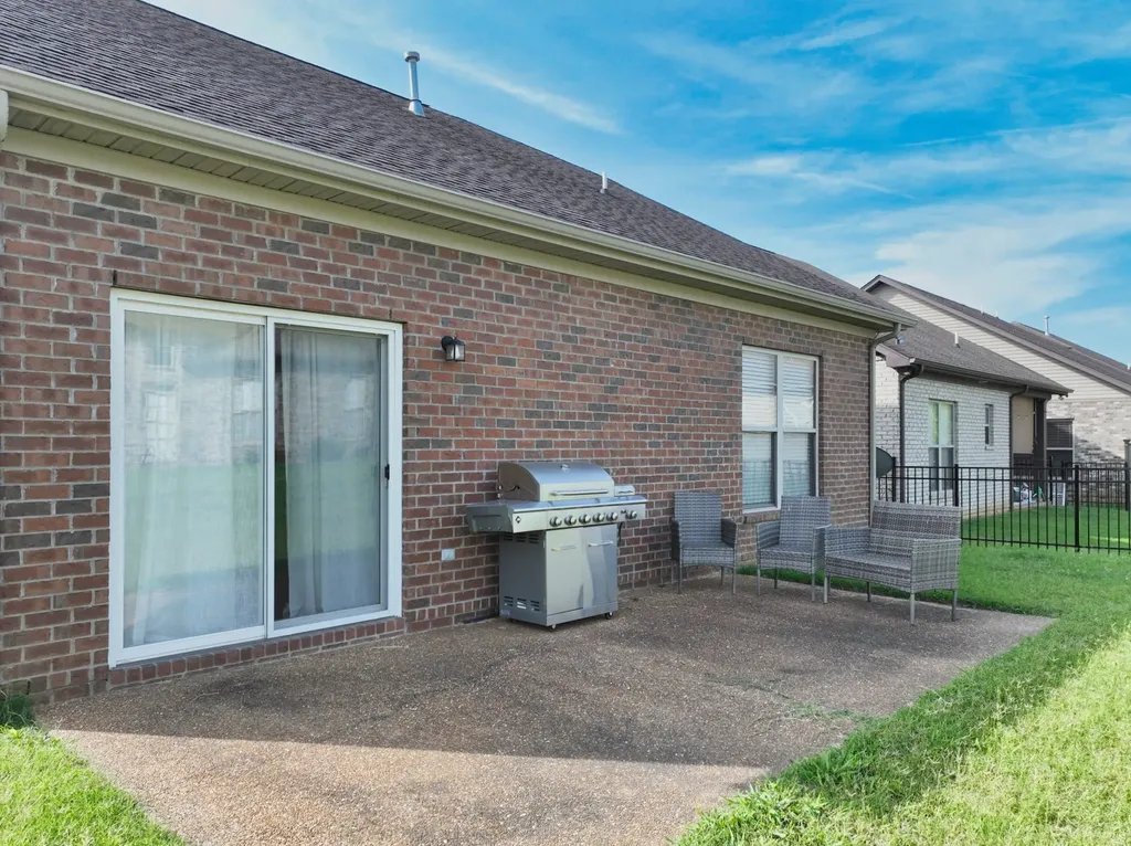 127 England Place Hendersonville TN 37075