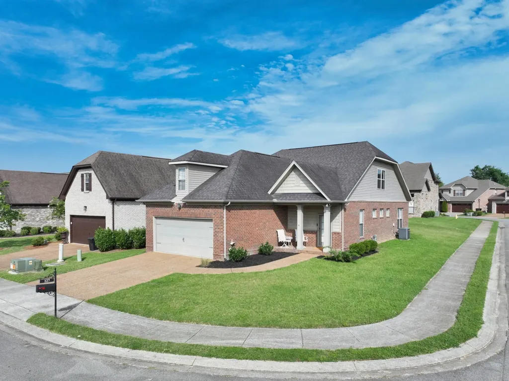 127 England Place Hendersonville TN 37075