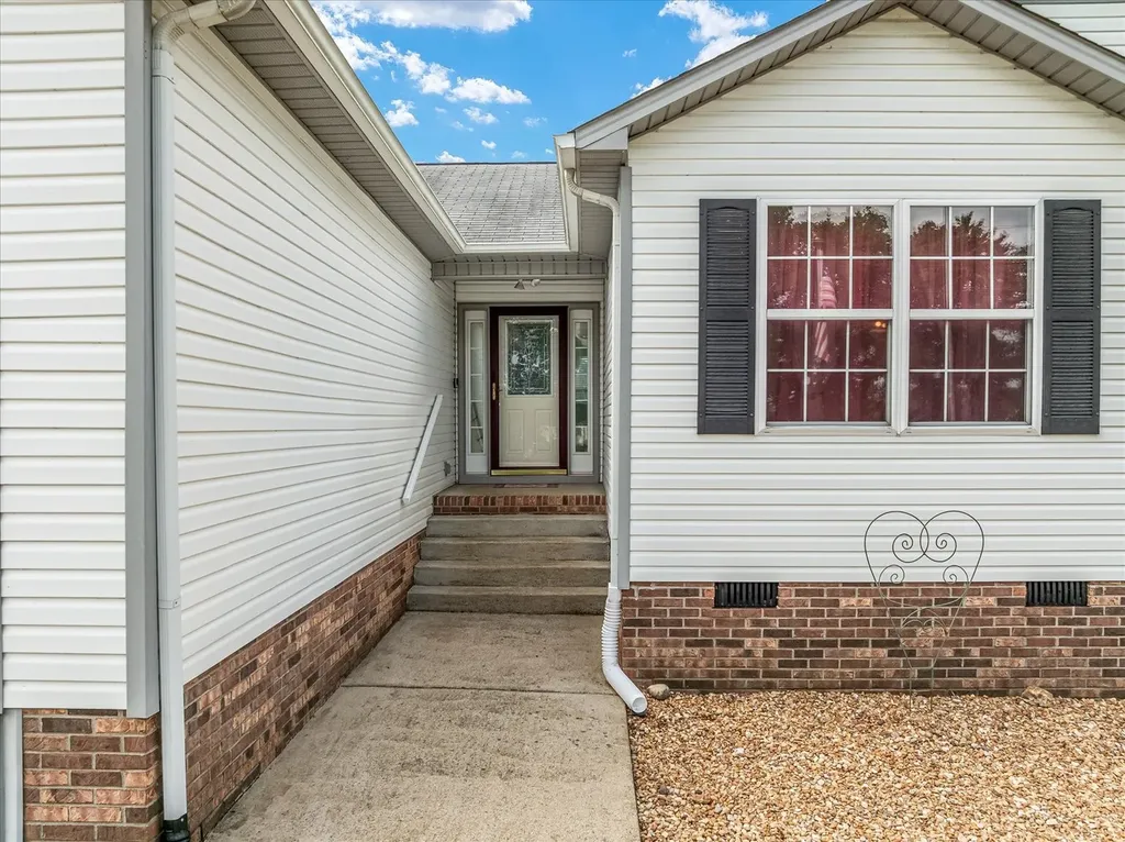 2109 Williamsport Pike Columbia TN 38401