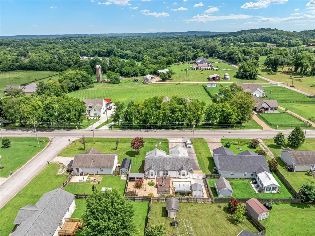 2109 Williamsport Pike Columbia TN 38401