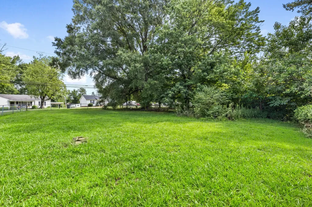 514 W Market Street Portland TN 37148