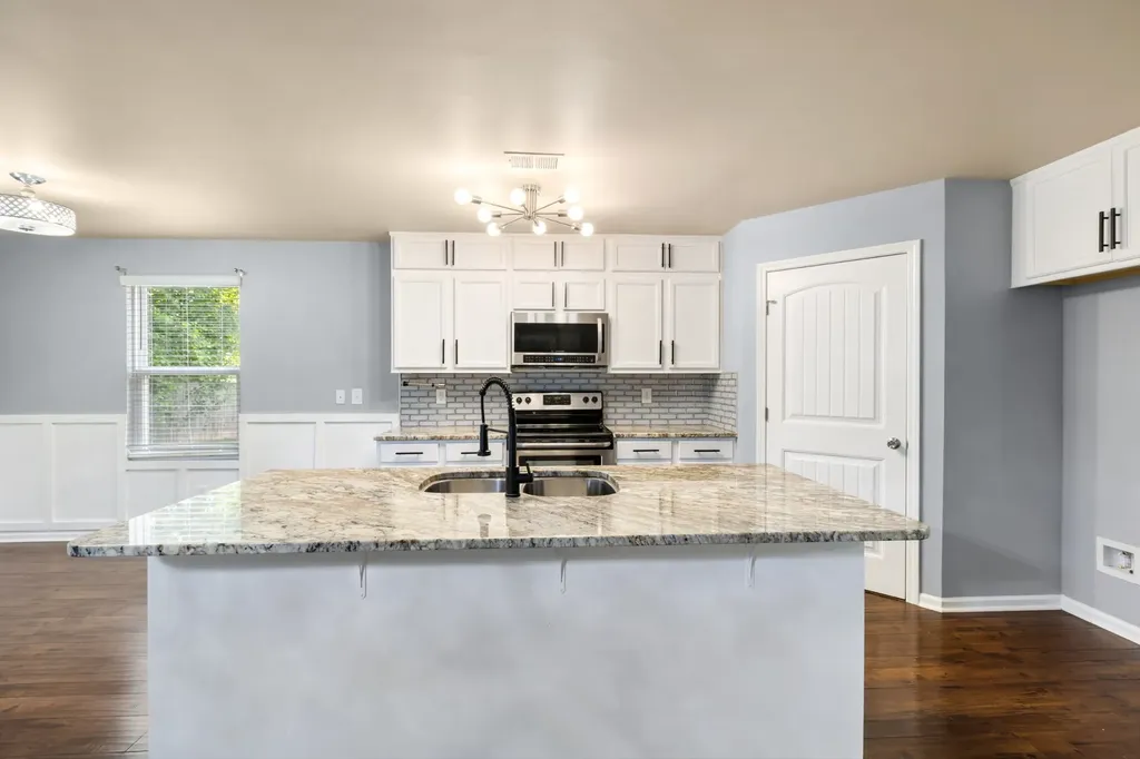 1240 Oxford Village Cove Columbia TN 38401
